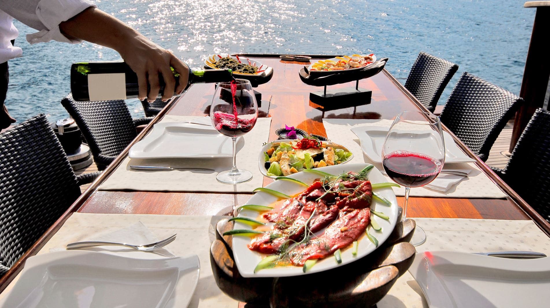 lunch cruise on yacht