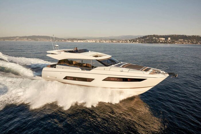 690S Prestige Yacht 